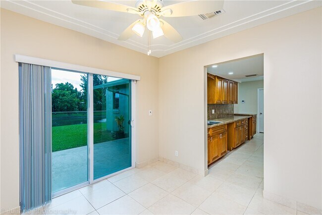 Building Photo - 5051 N Hwy A1A