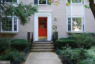 Building Photo - Arlington Abode: Modern Comfort and Urban ...
