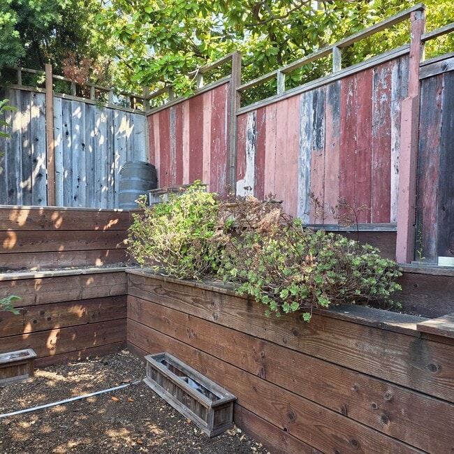 Building Photo - Beautiful Four bedroom, Two bathroom house...