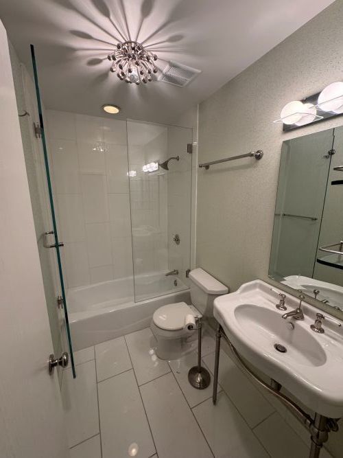 Building Photo - 860 N Elston Ave