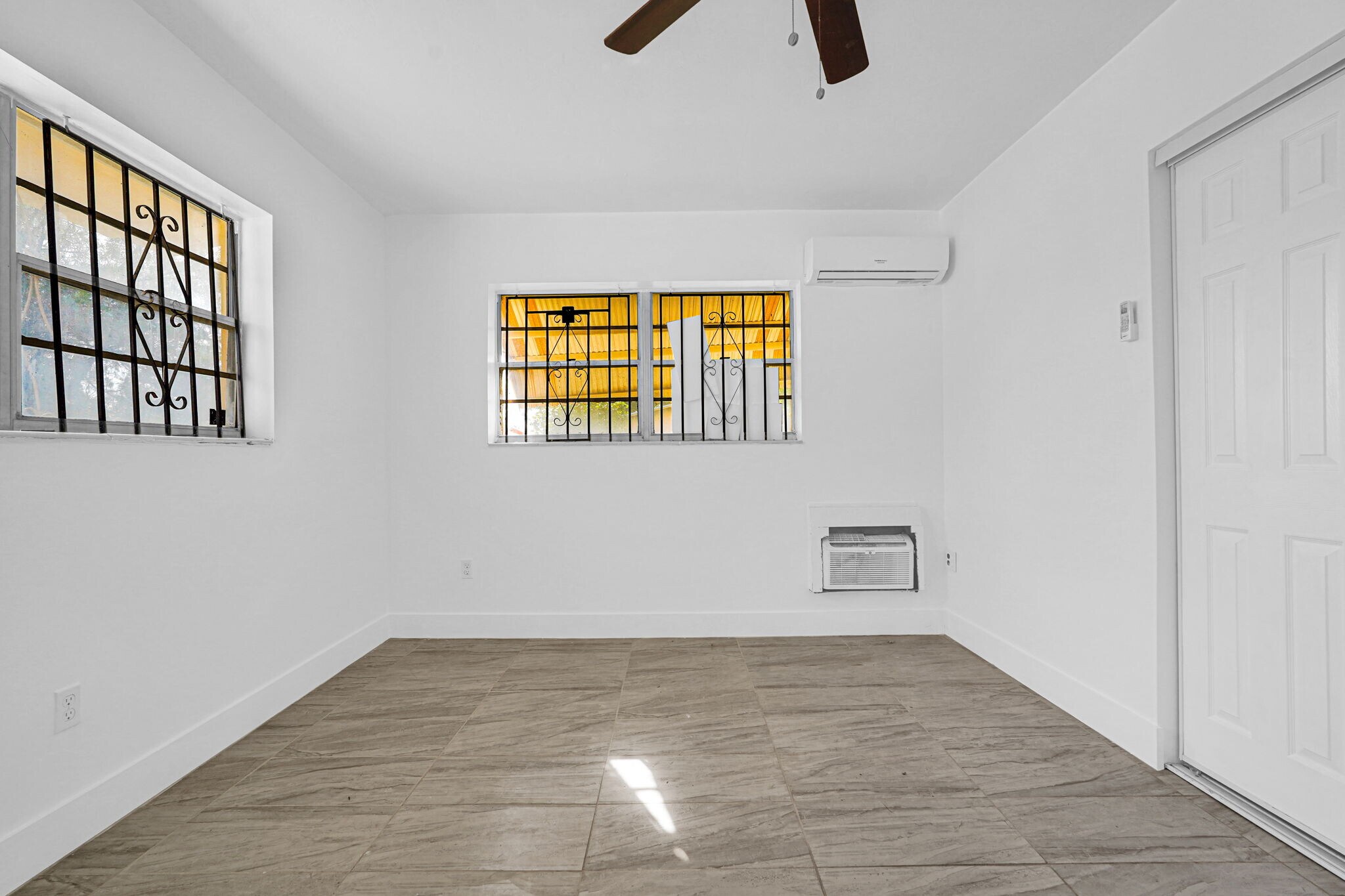 Building Photo - 14600 NE 14th Ave