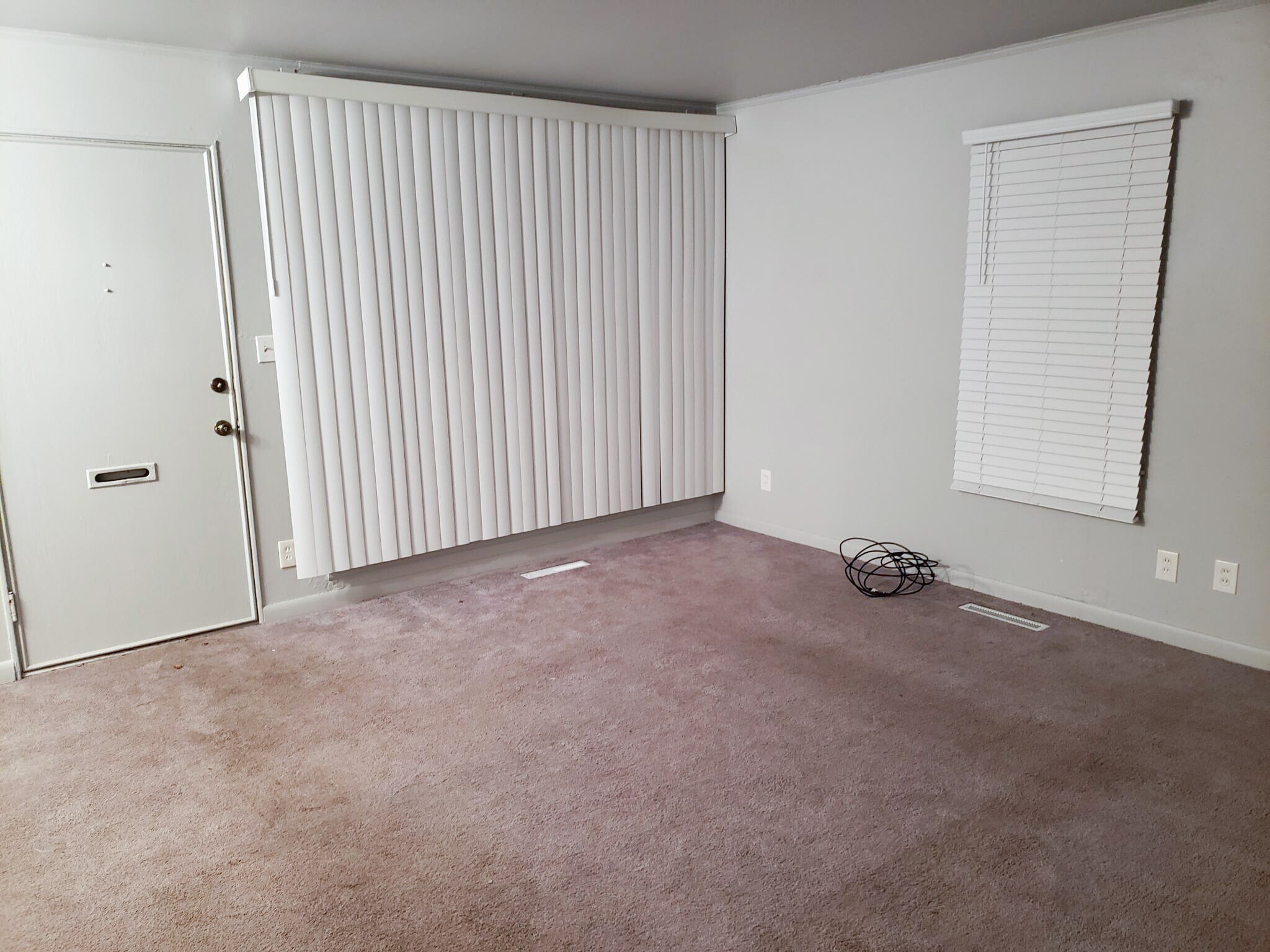 Building Photo - 10631 Saratoga st