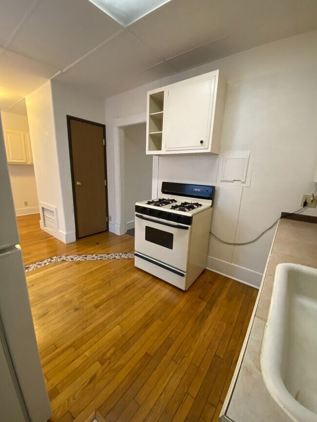 Building Photo - Spacious One Bedroom on the Northside