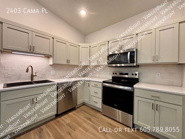Building Photo - 2403 Cama Pl