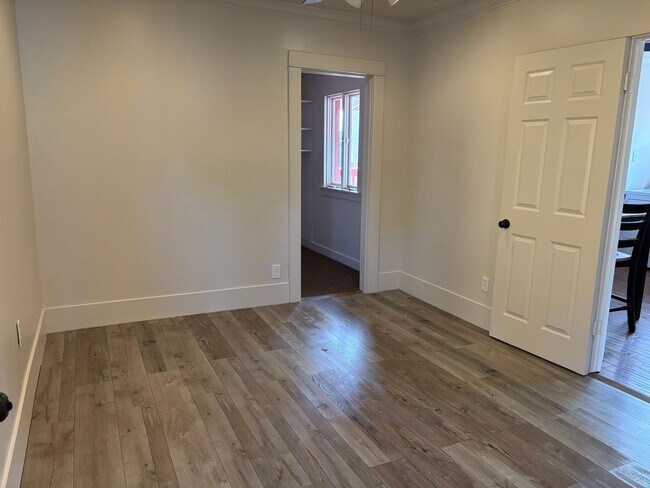 Building Photo - Lovely 2 bedrooms and 1 bathroom beach cottage in San Pedro