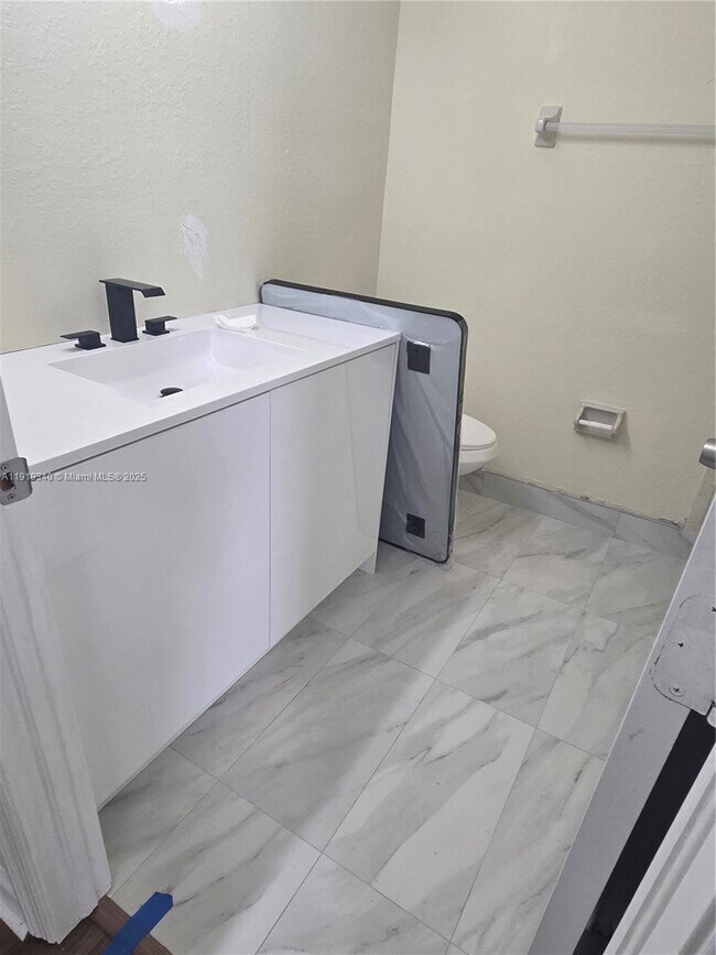 Building Photo - 2524 SE 16th Rd