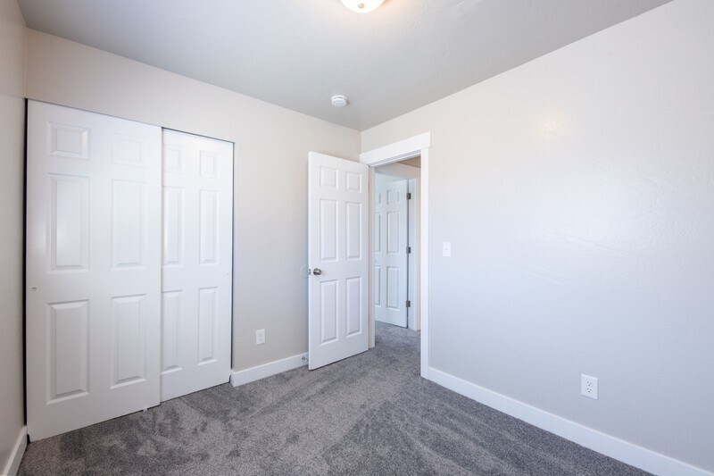 Building Photo - 5235 S Glendon Wy