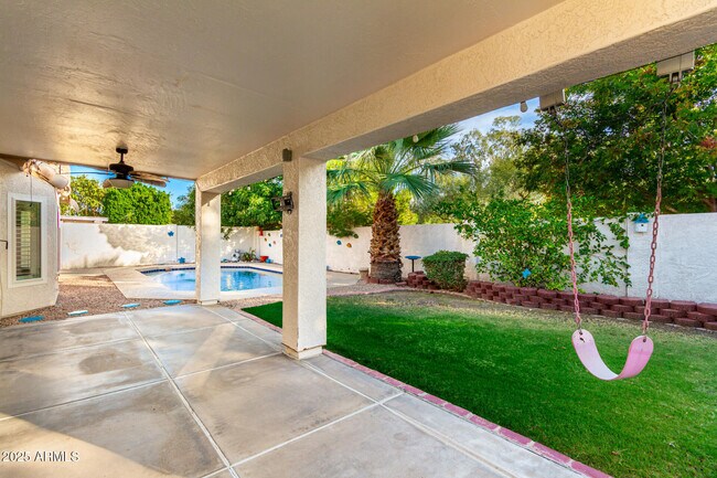 Building Photo - 1825 E Arabian Dr