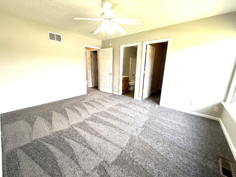 Building Photo - 12806 Lost Hill Walk