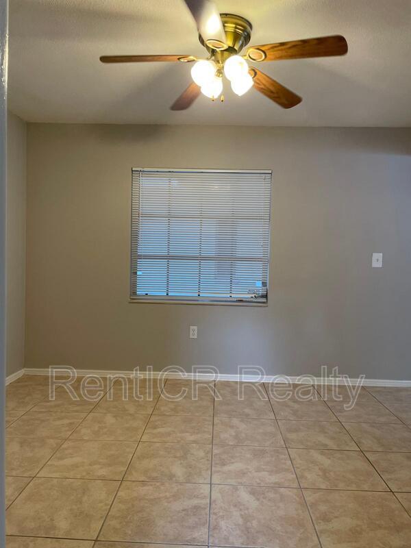 Building Photo - 810 Maple Ridge Rd