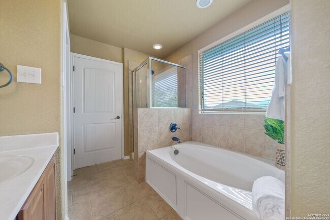Building Photo - 9902 Meadow Lark