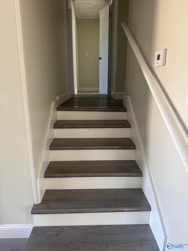 Building Photo - 9904 Willow Cove Rd SE