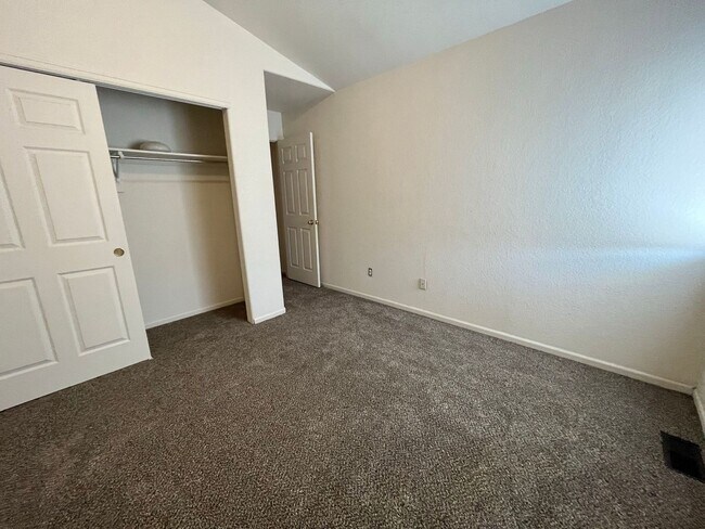 Building Photo - Great Townhome in North Fort Collins
