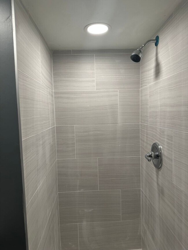 Building Photo - Stylish, Renovated Home Near Downtown Baltimore! W/D! Central Air! Close to Johns Hopkins Main Ca...