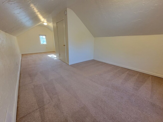 Building Photo - 1511 10th Ave