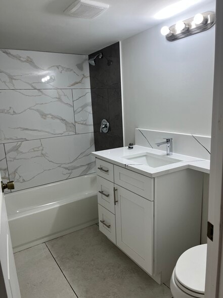Building Photo - 5624 N Marmora Ave