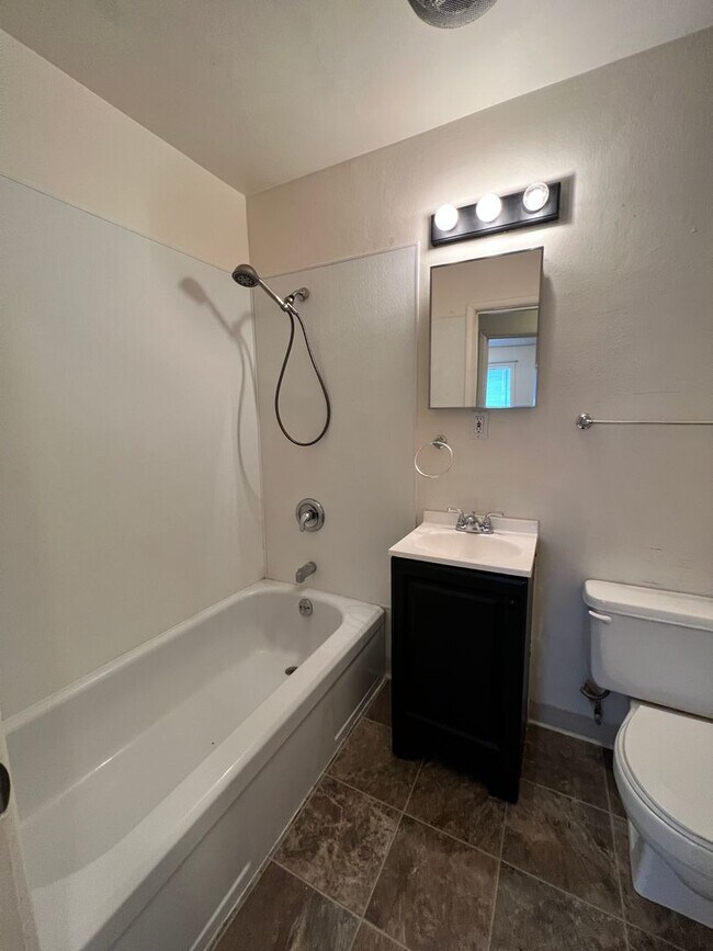 Building Photo - Cozy Home on Corner Lot!
