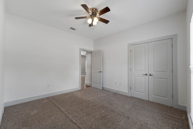 Building Photo - 4464 Goldfinch Way