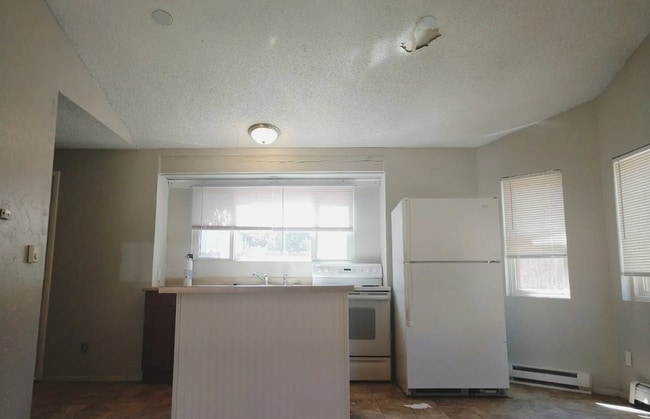 Building Photo - 2 Bed, 1 Bath Duplex