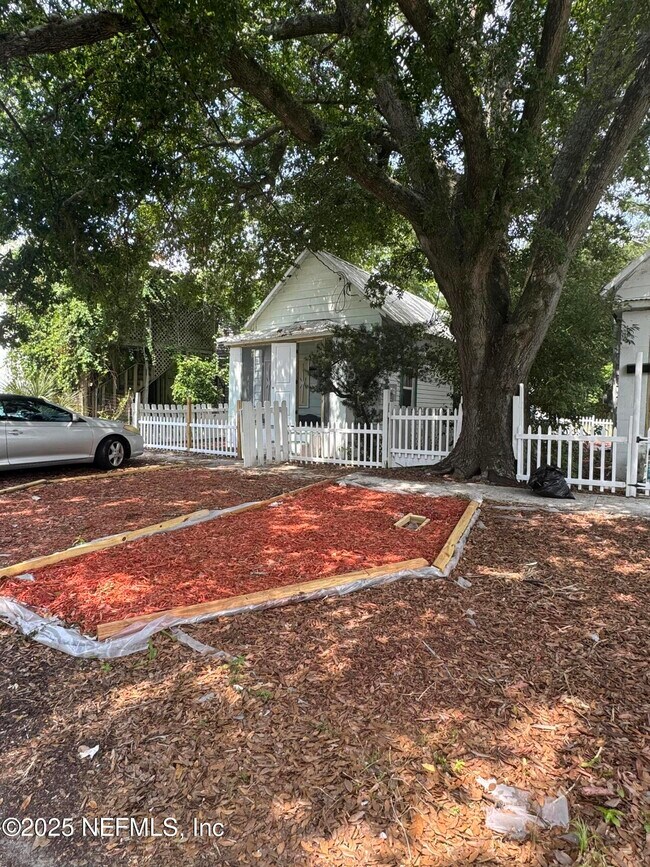 Building Photo - 950 Spearing St