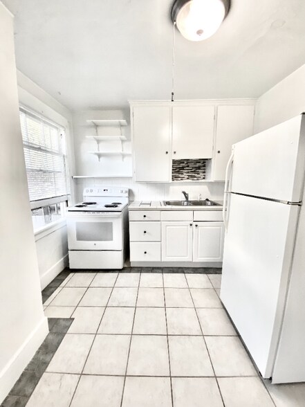 Building Photo - 901 N M St