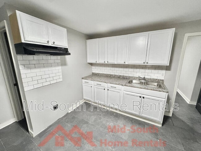 Building Photo - 1811 Castalia St