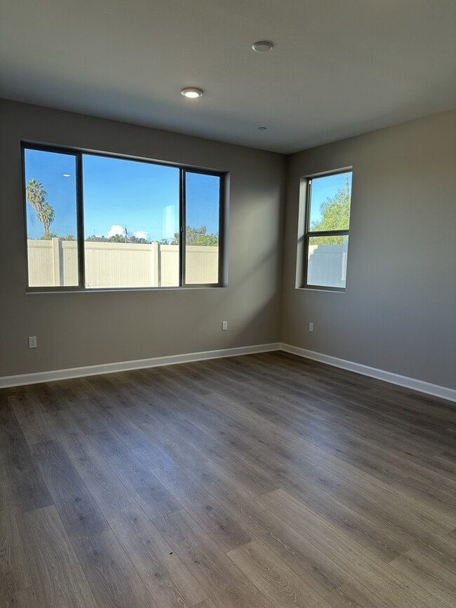 Building Photo - 2055 Woolem Pl