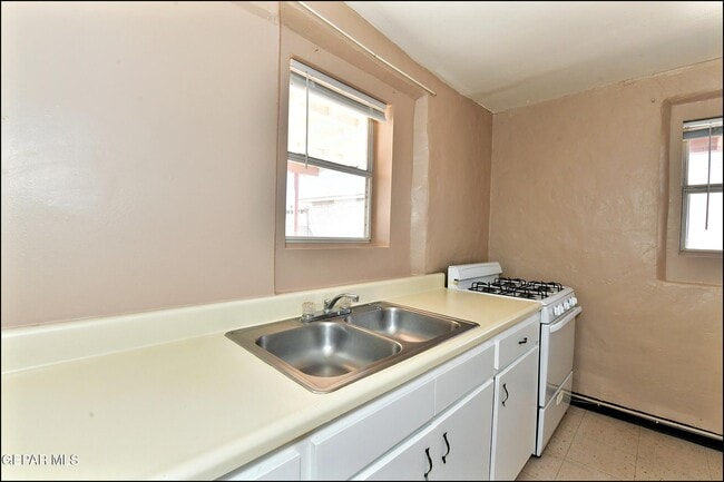 Building Photo - 8058 Gilbert Dr