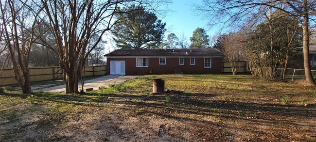 Building Photo - 4 Bedroom/ 1.5 Bath Brick Home for Rent in...