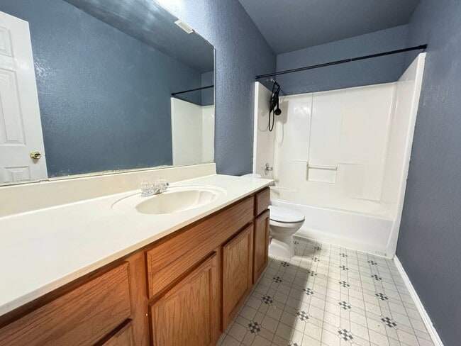 Building Photo - 5104 Bridle Dr