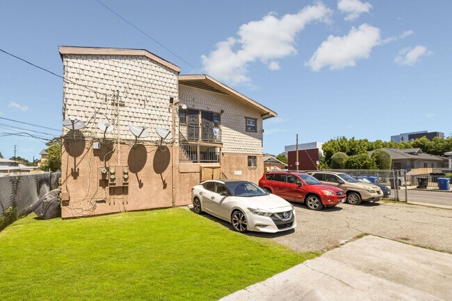 Building Photo - Spacious 1BR + 2.5BA Near USC and DTLA | First Floor Unit