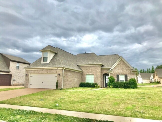 Building Photo - 807 Magnolia Ln