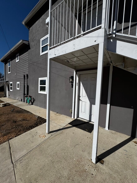 Building Photo - 319 S Olive St