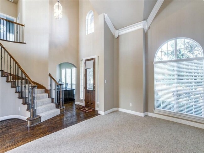 Building Photo - 1702 Tulare Dr