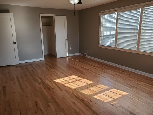 Building Photo - Gorgeous home near Westboro park.
