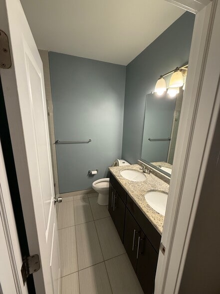 Master bathroom - 3722 Sharp St