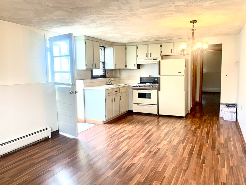 kitchen - 93 Sigourney St