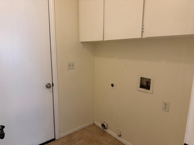 Building Photo - 2134 E Pinedale Ave