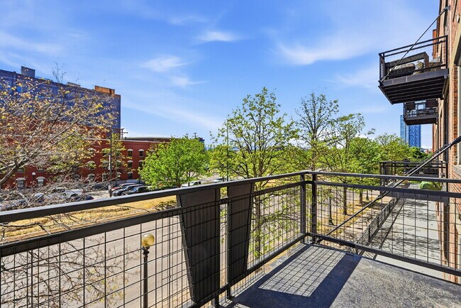 Building Photo - $3,644.95, 2 Beds - 1 Bath, Condo in Denver with Washer and Dryer!