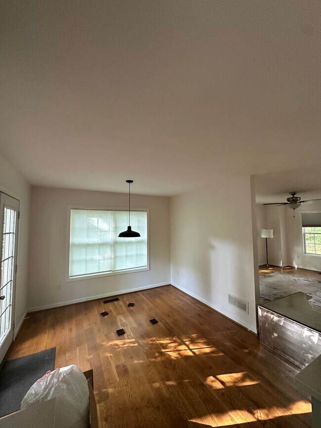 Building Photo - 250 Hodgson Dr