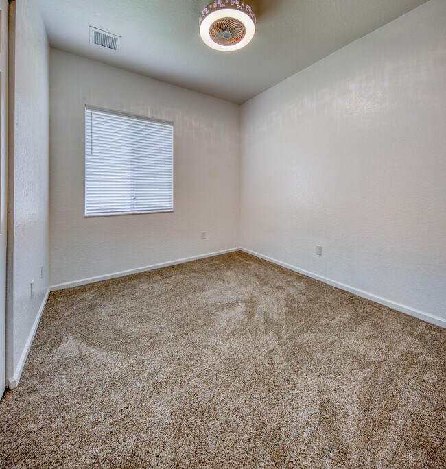 Building Photo - 139 2 Pine Dr