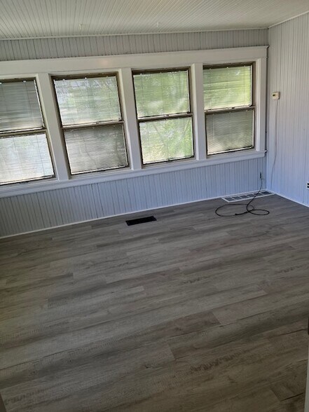 Master Bedroom - 225 Bodmann Ave