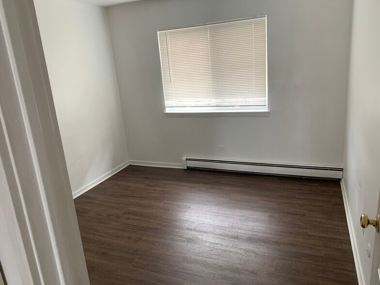 Building Photo - 187 Pickwick Dr