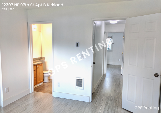 Building Photo - Two Bedroom Kirkland Condo!