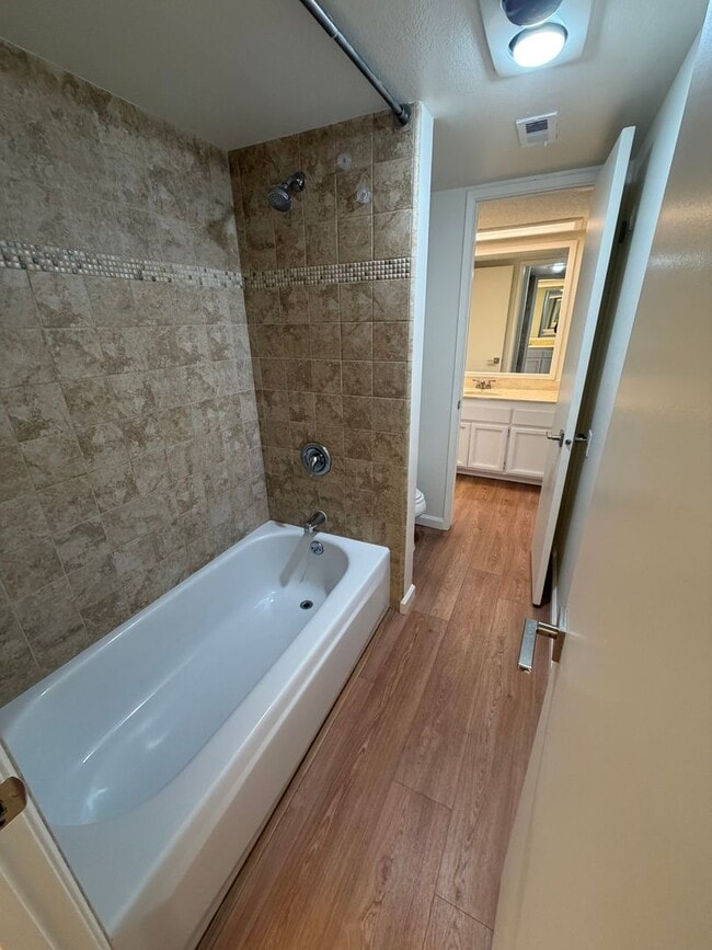 Building Photo - 2 bedroom | 1 bathroom | Arden-Arcade Condo Available Now!