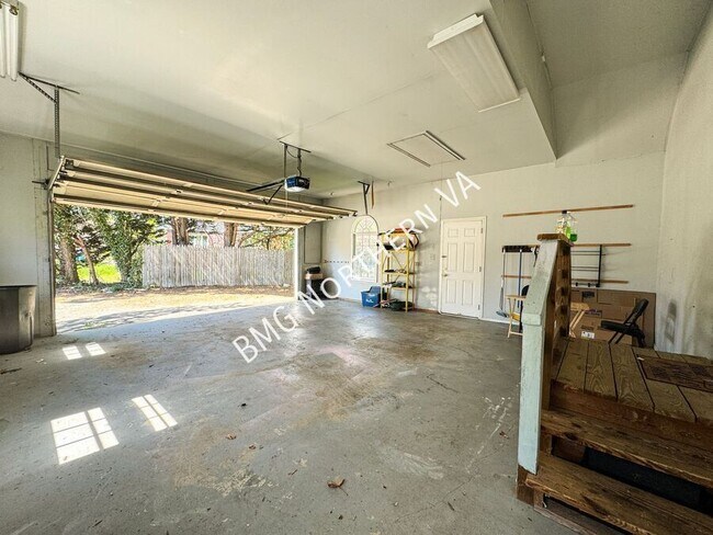 Building Photo - 6600 Braddock Rd