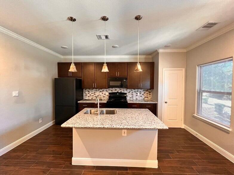 Kitchen - 4822 Falls St
