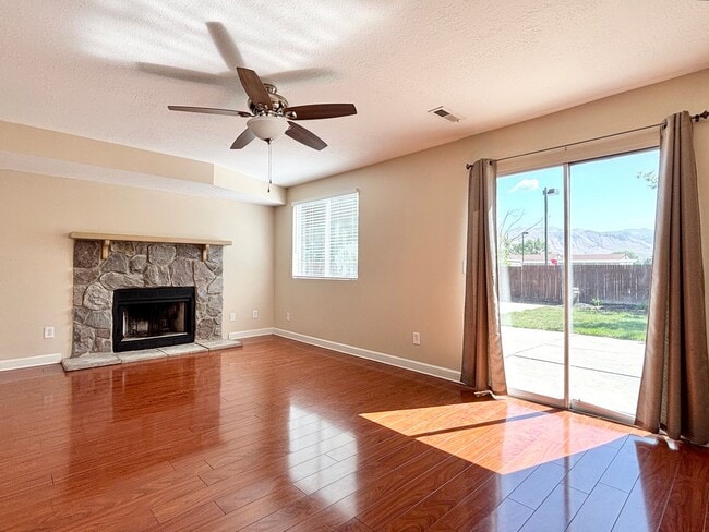 Building Photo - Awesome Salt Lake Home Near Airport!