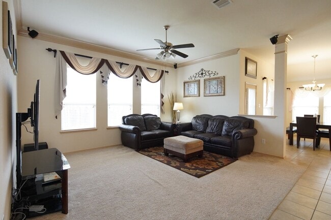 Building Photo - Spacious and well-maintained home located in the established community of Arlington!