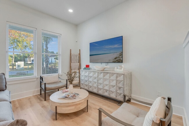 Building Photo - 223 E Lakeshore Dr